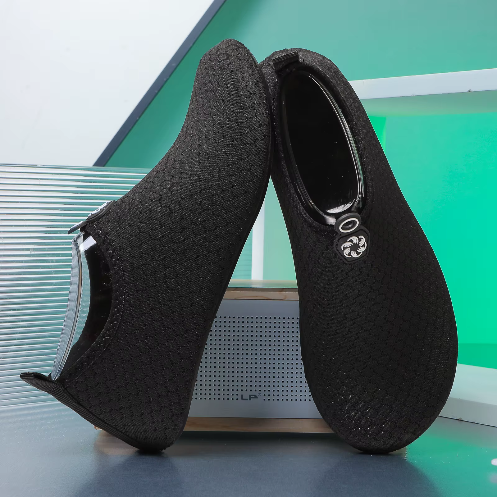 Chaussures aquatiques noires à semelle fine