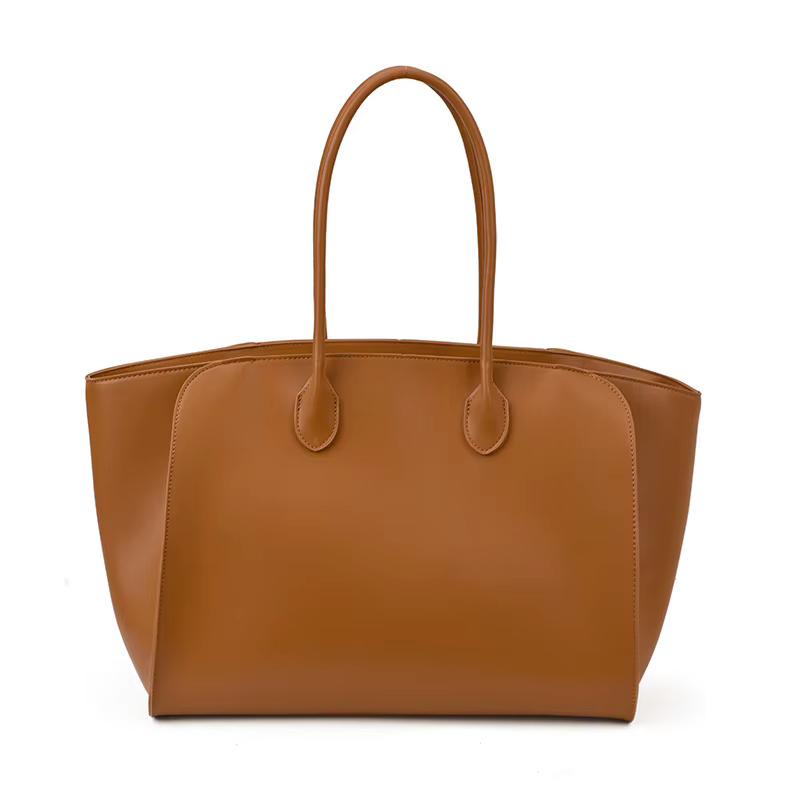 Sac fourre-tout tendance 2026 de luxe léger, design de niche, sac à main simple pour femme, sac sous le bras en cuir souple de haute qualité, cadeaux