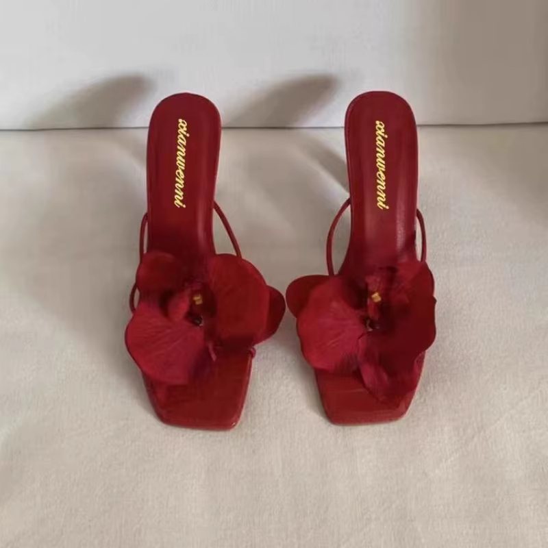Chaussons pour femmes décontracté à la mode chaussures de haute qualité pour femmes peu profondes femmes sandales fleurs élégantes Design chaussons pour femmes