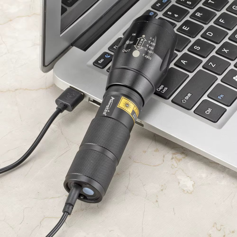Lampe torche LED Zoom à lumière rouge/verte/bleue