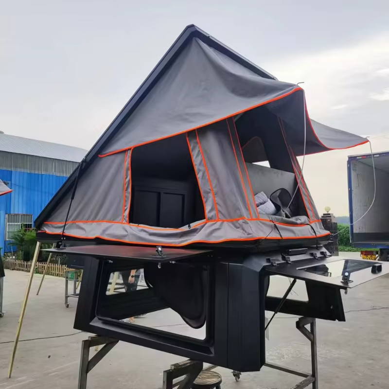 Tente de toit spacieuse personnalisée avec grand auvent