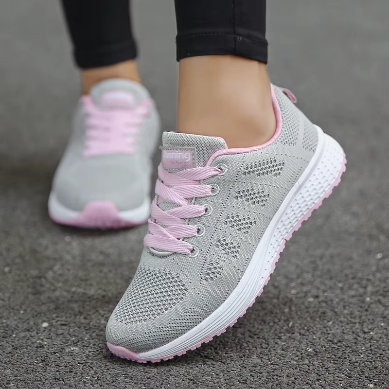 Baskets pour femmes chaussures de Tennis en plein air 2025 nouvelle mode maille à lacets femmes chaussures chaussures de course décontractées plat blanc chaussure vulcanisée