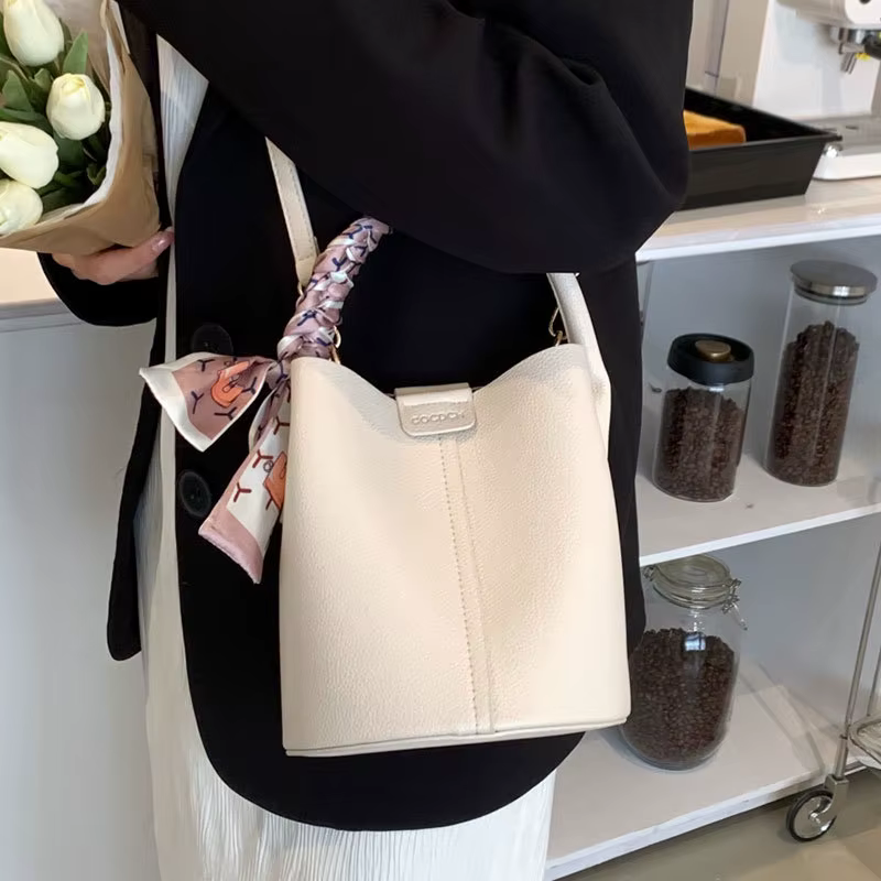Sac seau tendance pour femme, style automne 2025, sac à main, sac bandoulière, sac à porter sur l'épaule, en PU, petite taille