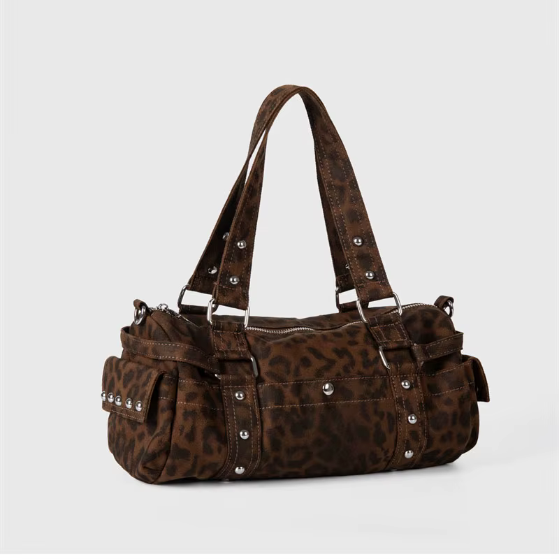 XMESSUN Nouveau Sac Fourre-tout Vintage Léopard à Rivets pour Moto, Sac Boston Tendance pour Trajet Quotidien, Sac à Bandoulière Décontracté pour Femme