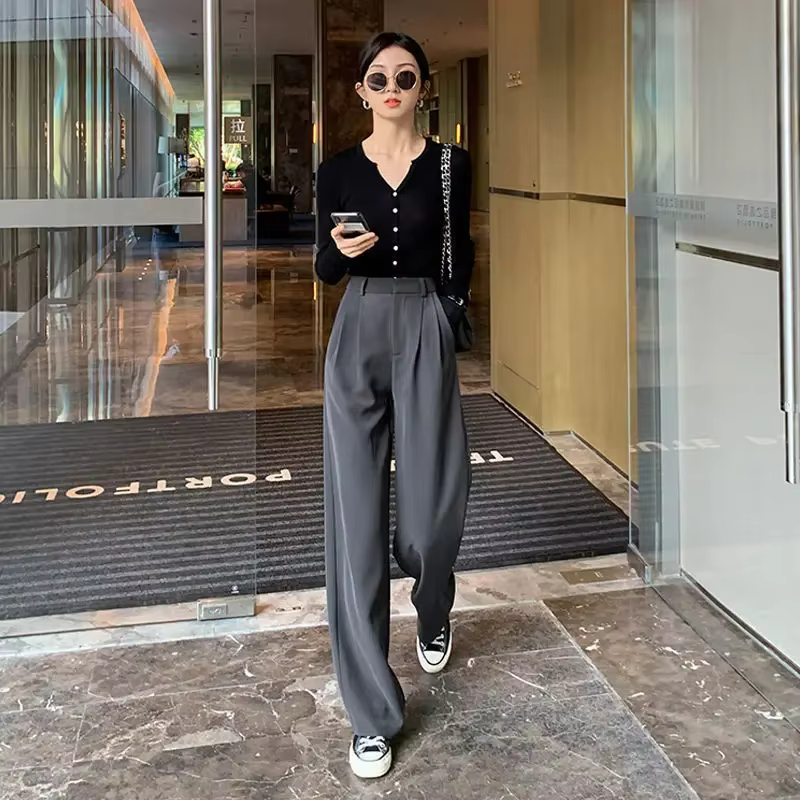 Pantalon marron à jambes droites avec poches pour femme