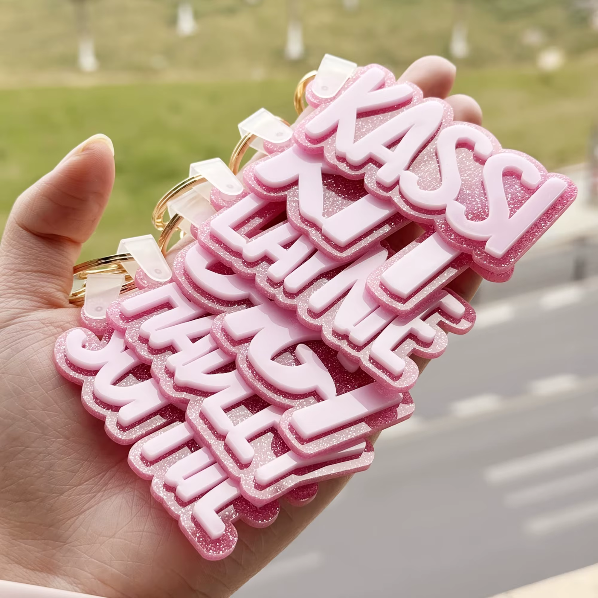 Porte-clés personnalisé avec nom, porte-clés en acrylique avec lettre personnalisée, pendentif vertical avec nom, cadeau d'anniversaire pour petite amie