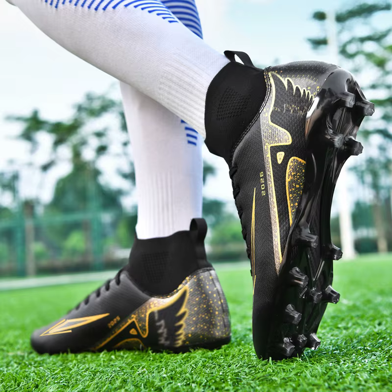 Chaussures de football pour hommes à tige haute, ultralégères, antidérapantes, pour le sport en plein air, chaussures de football de haute qualité pour le futsal, antidérapantes