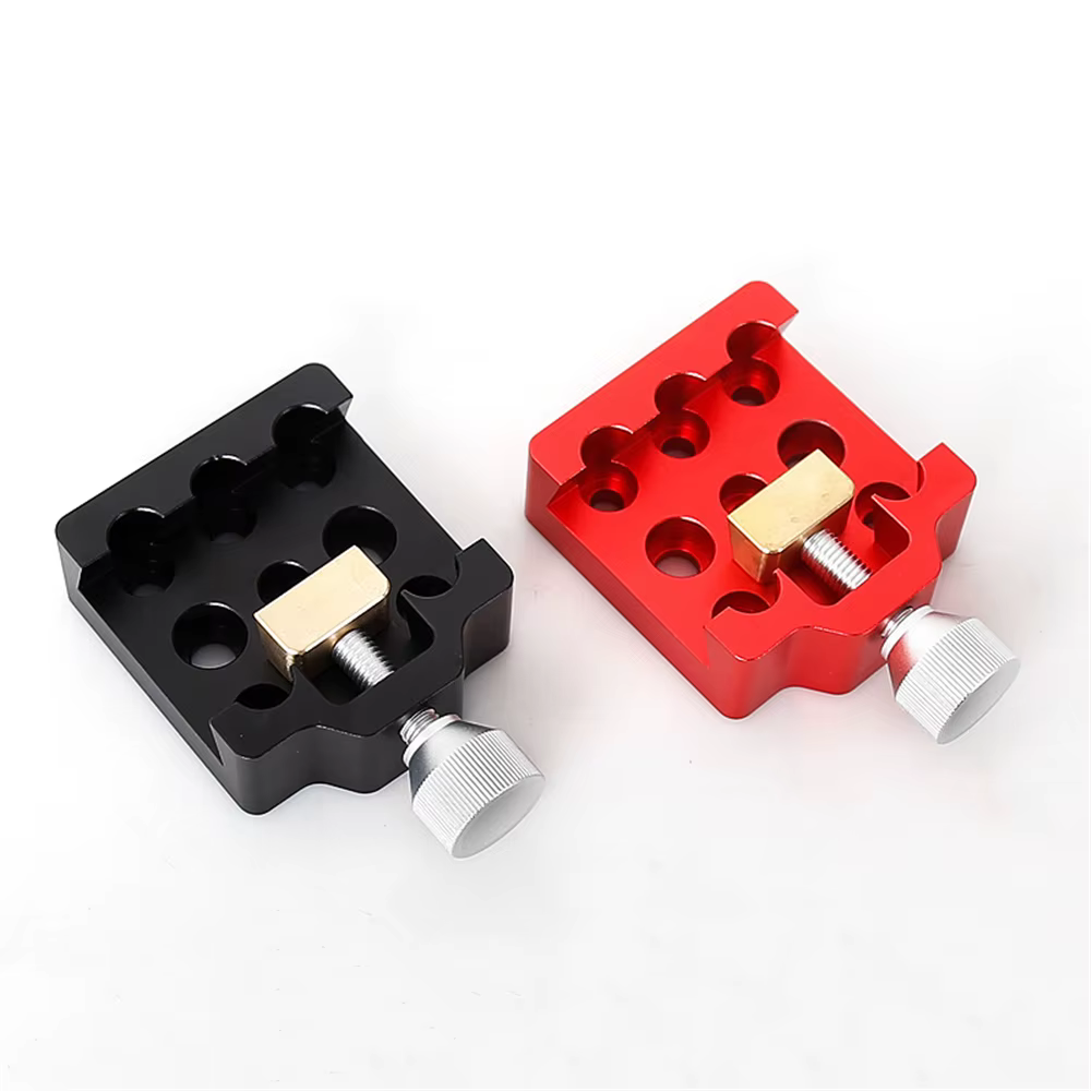 Adaptateur d'accessoires en queue d'aronde