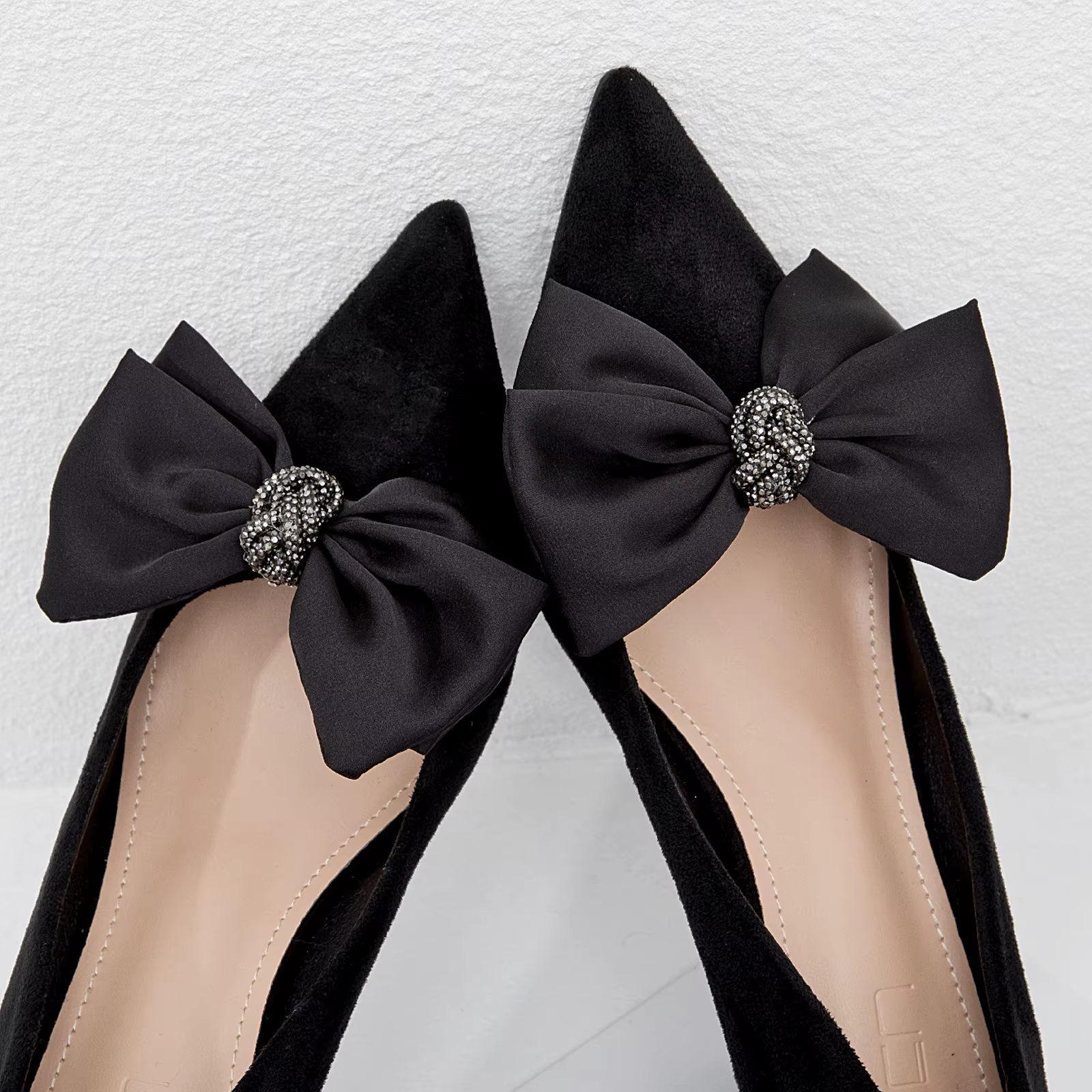 【1 paire】 breloques pour chaussures, breloques de créateur noires en forme de fleur pour talons de femmes, accessoire de bijouterie pour chaussures, boucle pour chaussures de mariée