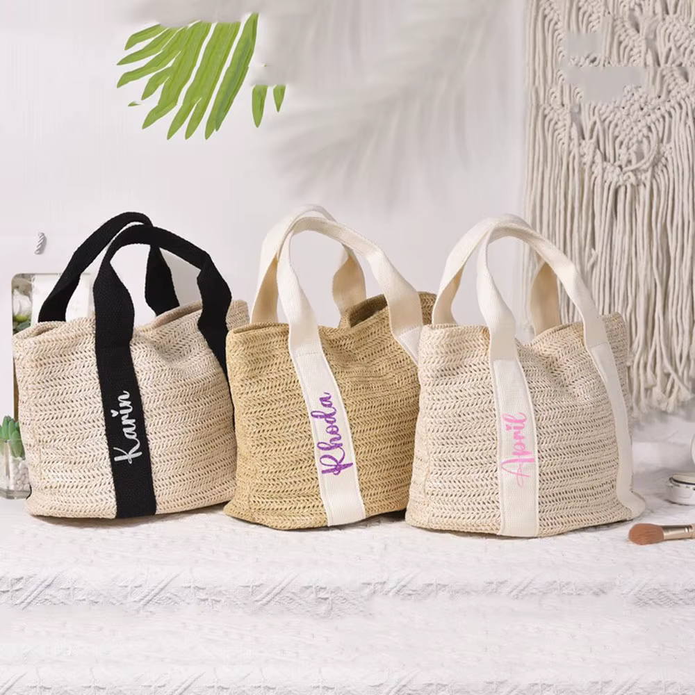 Sac fourre-tout tissé en paille avec texte personnalisé, cadeaux de demoiselle d'honneur personnalisés, cadeaux de fête d'enterrement de vie de jeune fille, sac de plage en toile de jute