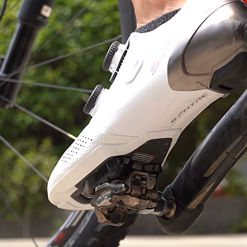 RRskit une paire de crampons de route converti