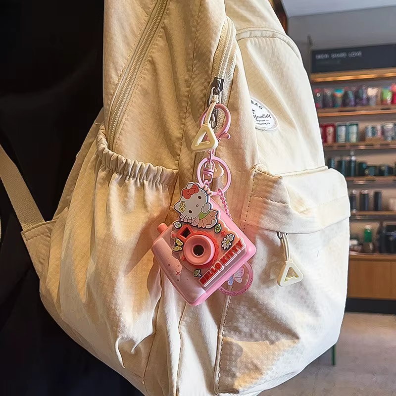 Breloque de sac Kuromi, figurine mignonne de personnages de dessins animés Kawaii, porte-clés durable en PVC, accessoire de sac à dos, cadeau pour les fans, vente en gros