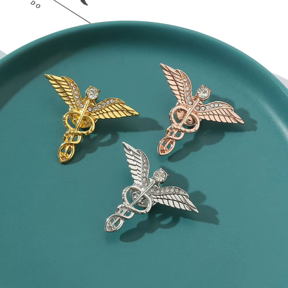 1 Ensemble d'accessoires de commerce extérieur : Broche aile personnalisée