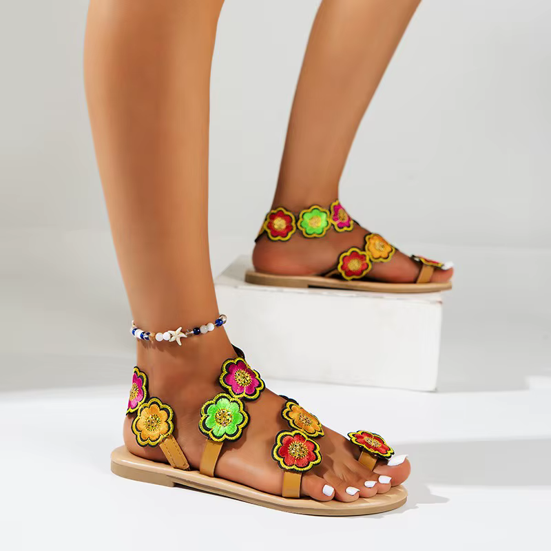 Sandales plates vertes à fleurs pour femme