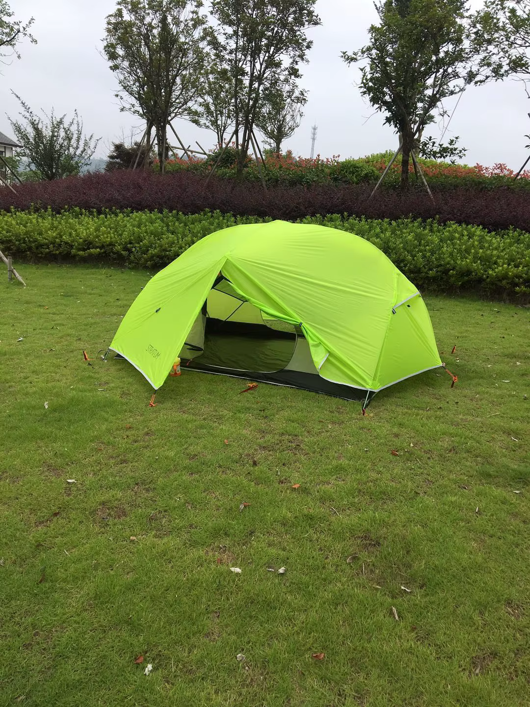 Tente de randonnée enduite de silicone