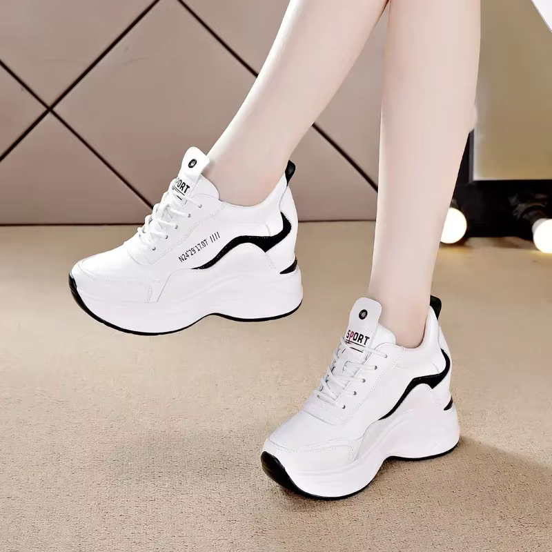 2025 nouveaux talons hauts compensés Sport de plein air printemps blanc chaussures chaussures décontractées respirantes femmes en cuir plate-forme baskets rouge