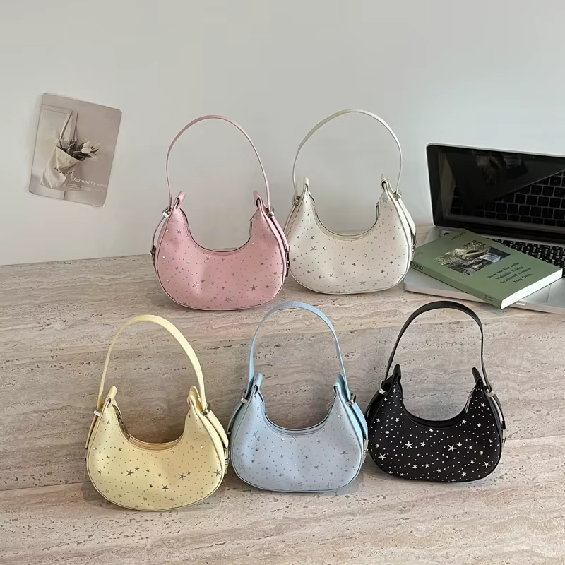 Nouveau sac hobo demi-lune plissé en nylon style doux, grande capacité, motif étoile tendance, sac à bandoulière pour les trajets quotidiens