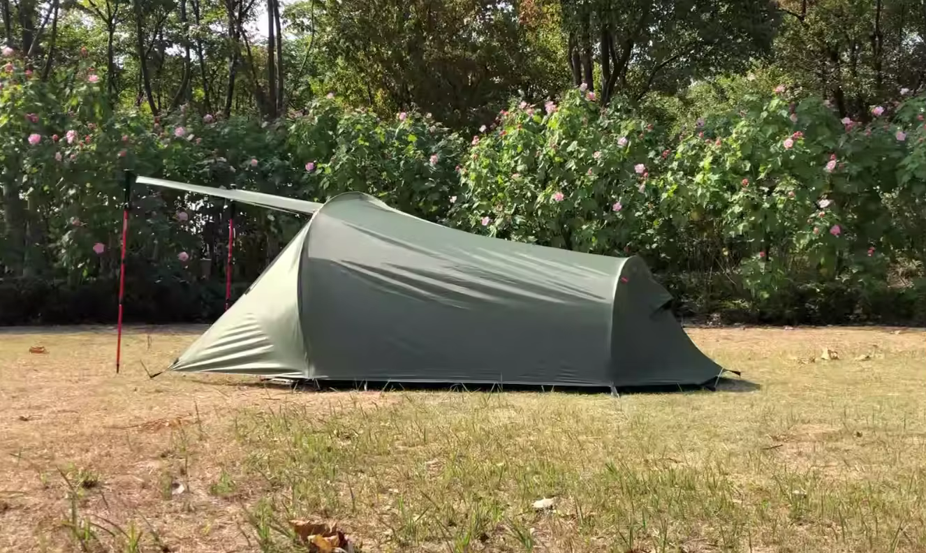Tente de camping tunnel ultralégère pour deux personnes avec poteaux en aluminium