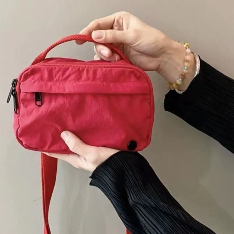 Sac bandoulière carré en toile de nylon coloré, léger et imperméable, pour téléphone portable, nouvelle collection 2026
