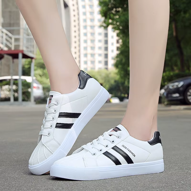 Mocassins de skateboard décontractés pour femmes, chaussures de course, chaussures d'athlétisme blanches, chaussures de sport élégantes, baskets à la mode