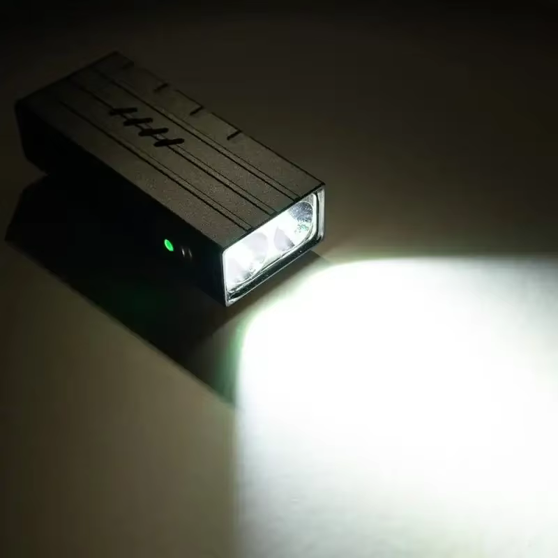 Lampe de poche EDC rechargeable magnétique Vastlite Sima 2200lm