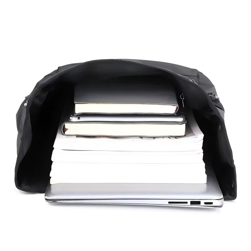 Sac à dos de grande capacité – Sac de voyage et de banlieue élégant noir uni avec bretelles réglables