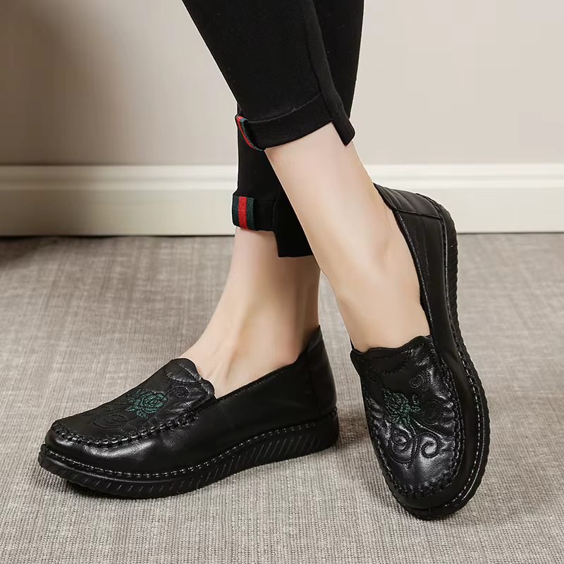 Chaussures en cuir confortables pour femmes, mocassins rétro brodés de fleurs, semelle compensée souple antidérapante, chaussures décontractées pour tous les jours